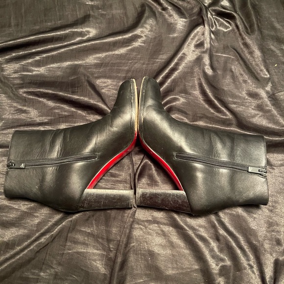 Louboutin red bottom boots - Picture 13 of 16